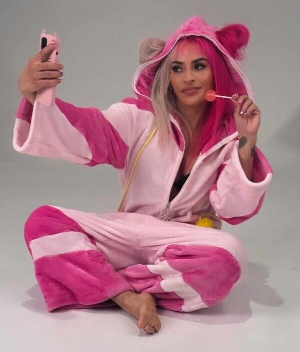 Thea Trinidad feet Zelina Vega feet female wrestler feet